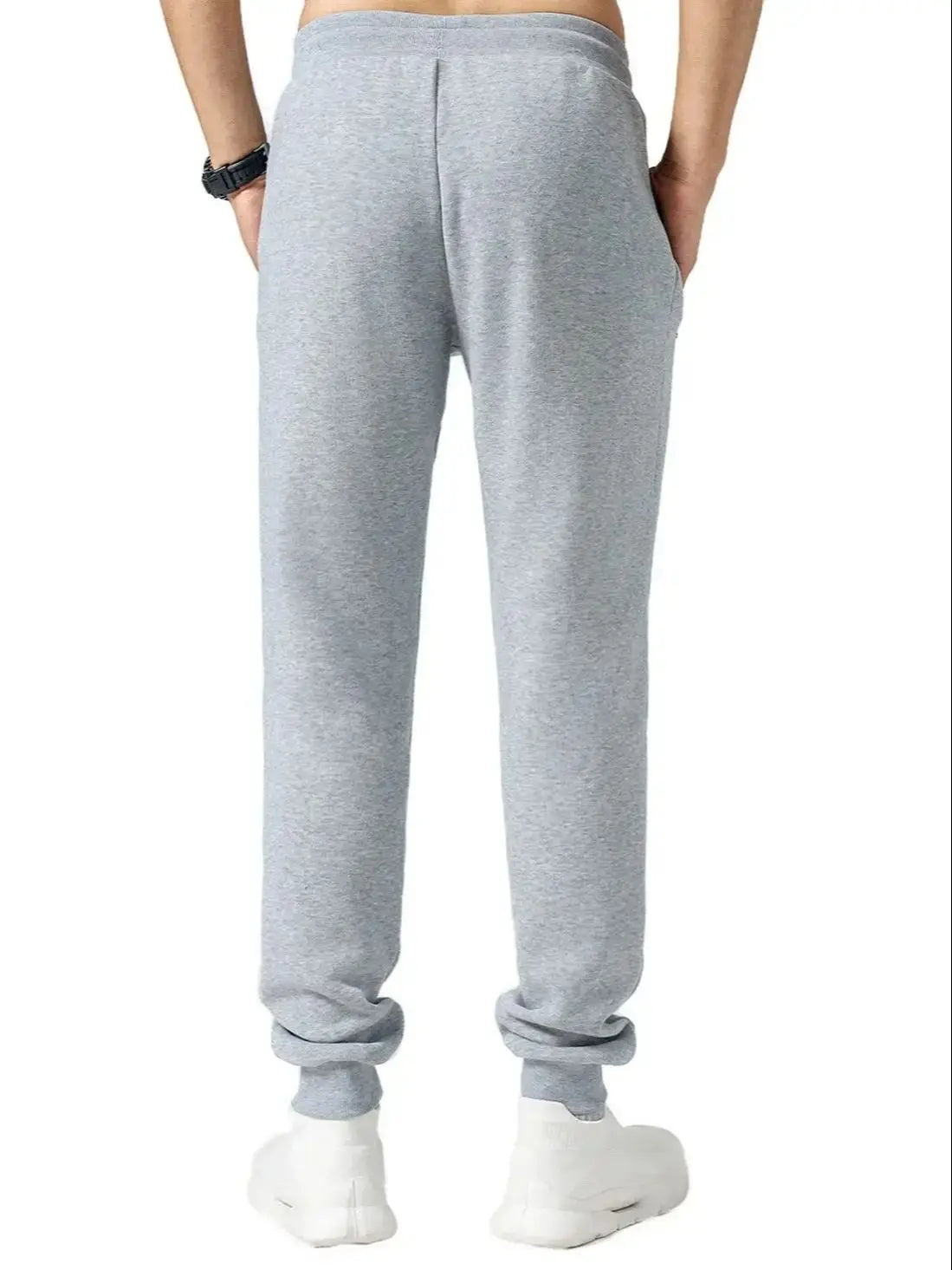 Men's and women's printed hooded sweatshirts and sweatpants are soft, comfortable, and warm. They come in a fashionable streetwe