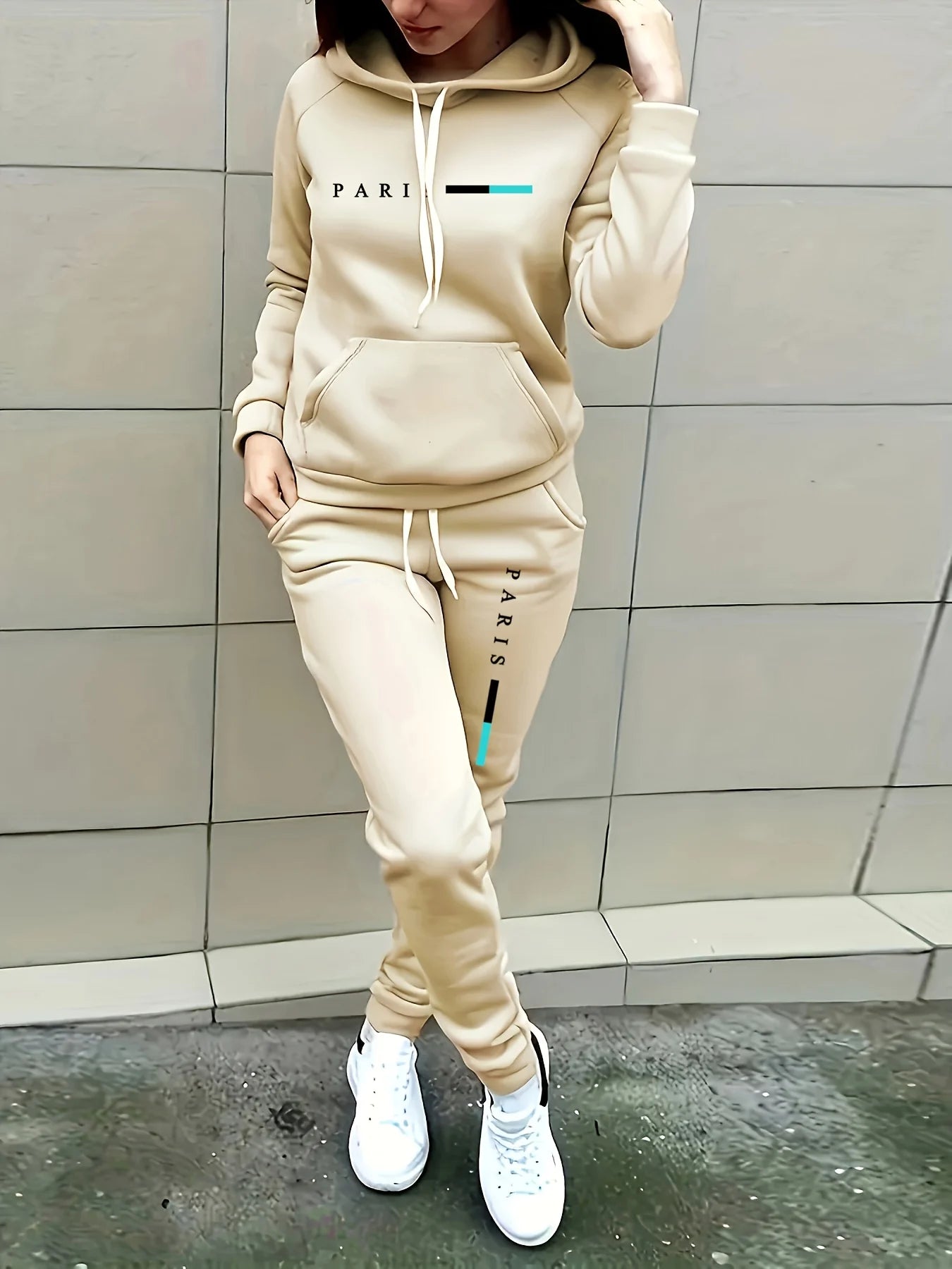 Trendy and Stylish Long-Sleeve Sweatshirt Two-Piece Set, Hooded Sweatshirt, Sweatpants, Casual Sweet and Lazy Style, Unique Retro Fashion, Loose Hooded Pullover, Top and Pants Set for Autumn and Winter, Suitable for School an