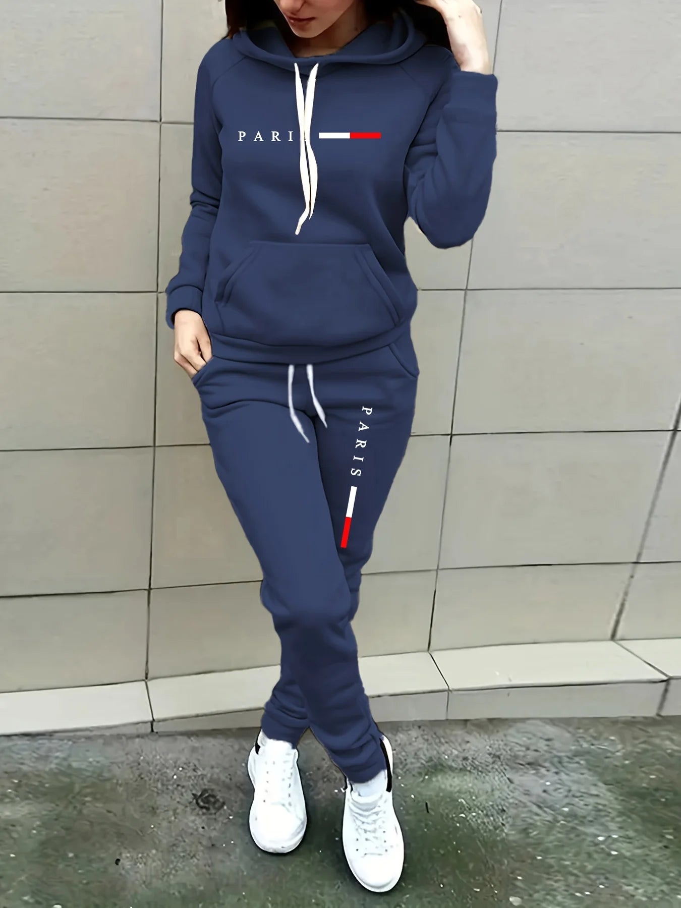 Trendy and Stylish Long-Sleeve Sweatshirt Two-Piece Set, Hooded Sweatshirt, Sweatpants, Casual Sweet and Lazy Style, Unique Retro Fashion, Loose Hooded Pullover, Top and Pants Set for Autumn and Winter, Suitable for School an