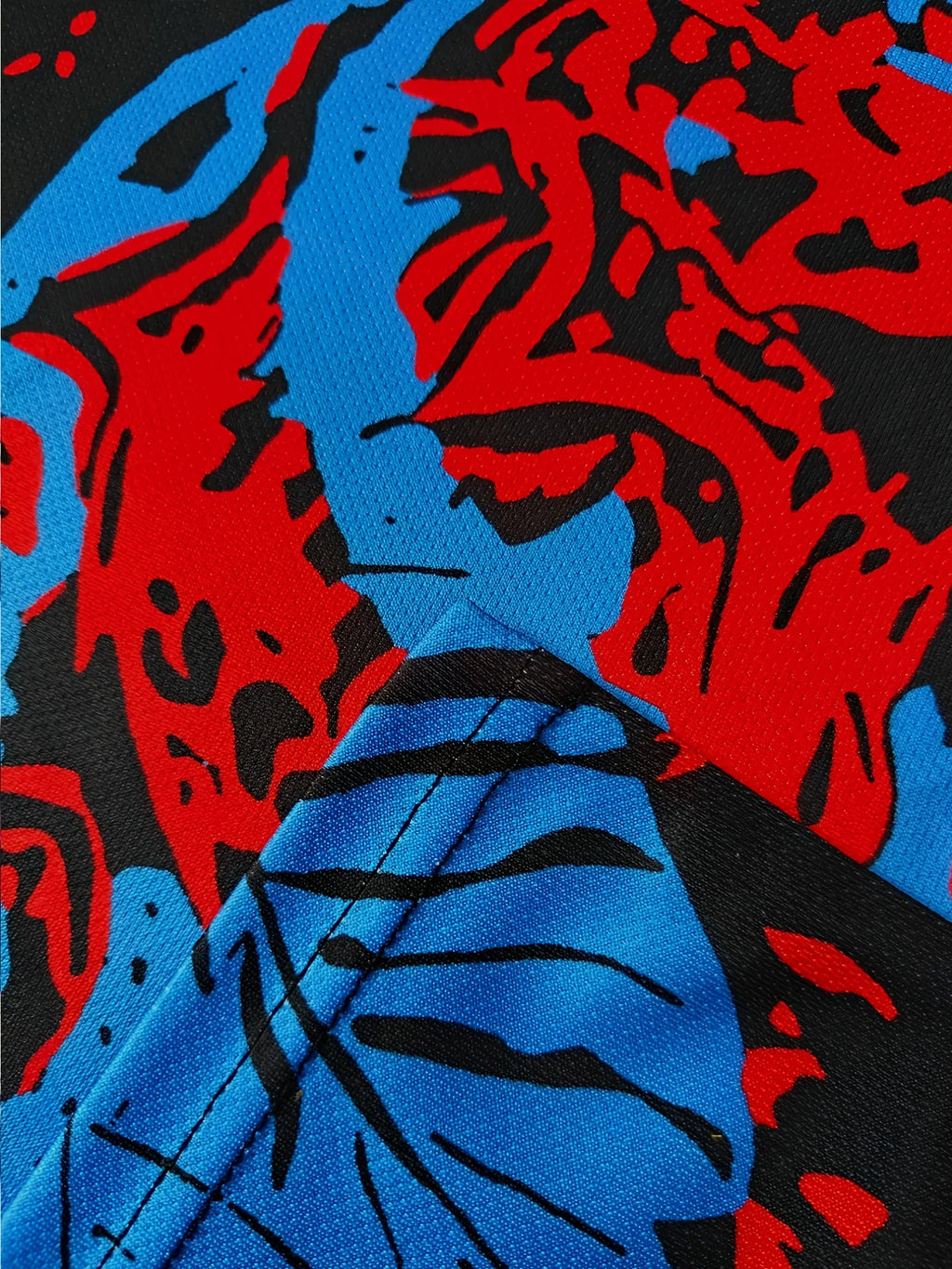 The Spanish Men's Football Sweatshirt Is A Comfortable Sports Top Suitable for European Competitions and Football Training